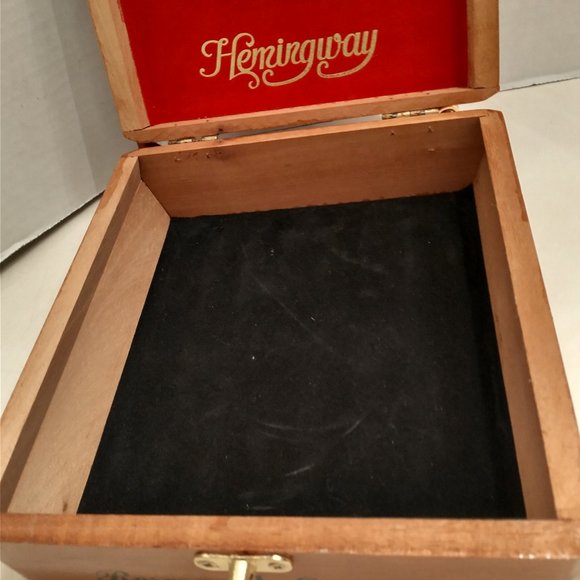 Suenos de Saundra Upcycle Arturo Fuente/ Hemingway Cigar Box, Purse - Picture 8 of 11
